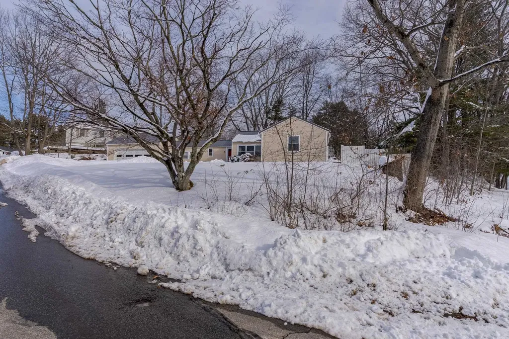 64 Maple Street Somersworth NH 03878