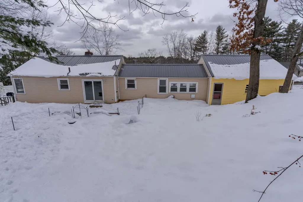 64 Maple Street Somersworth NH 03878