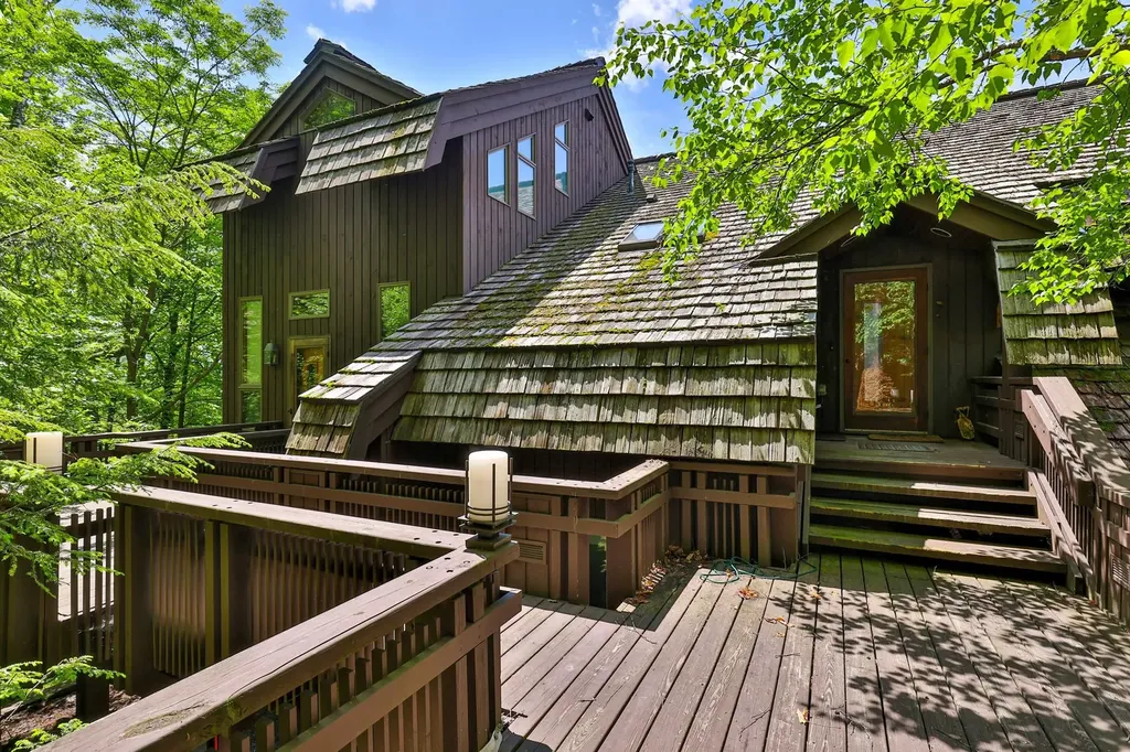 726 East Ash Road Plymouth VT 05056