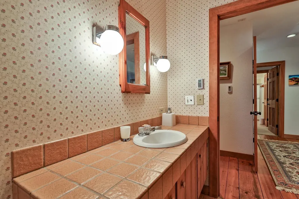 726 East Ash Road Plymouth VT 05056