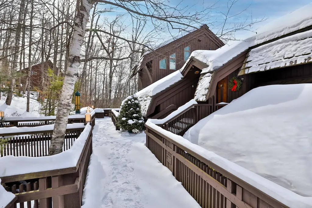 726 East Ash Road Plymouth VT 05056