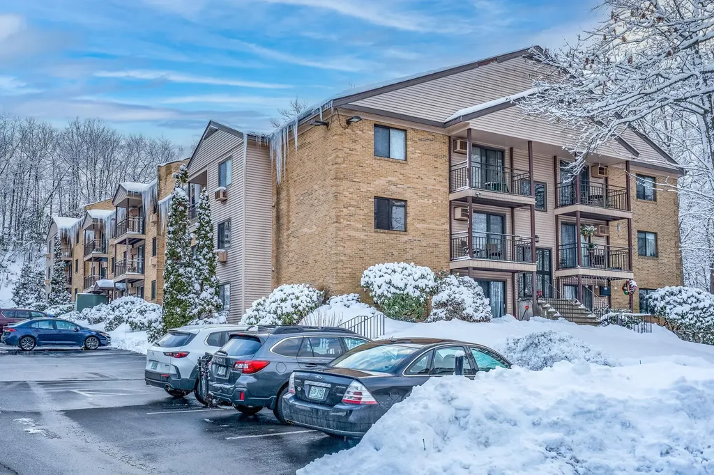 19 Country Club Drive Manchester NH 03102