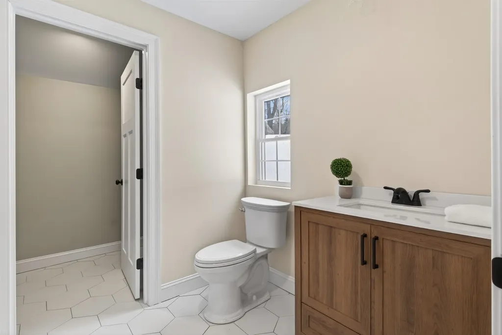 33 Mccrillis Road Nottingham NH 03290