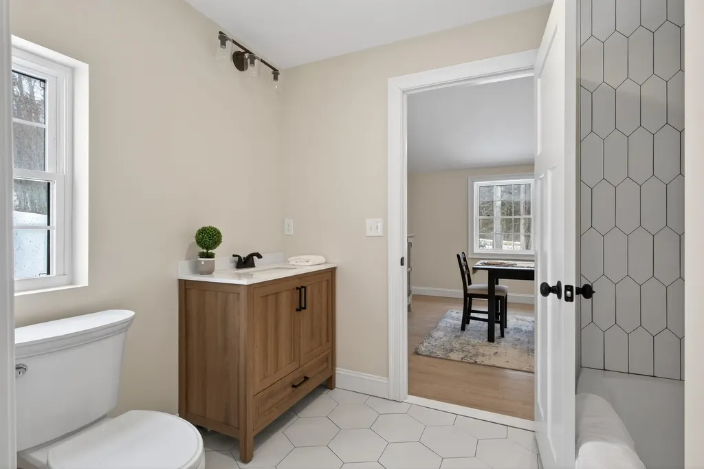 33 Mccrillis Road Nottingham NH 03290