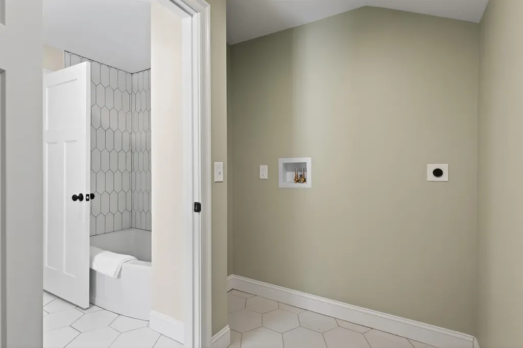 33 Mccrillis Road Nottingham NH 03290