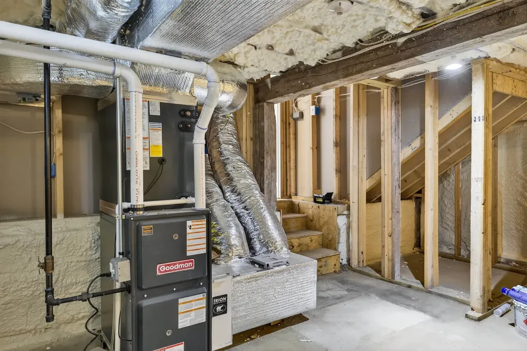 33 Mccrillis Road Nottingham NH 03290