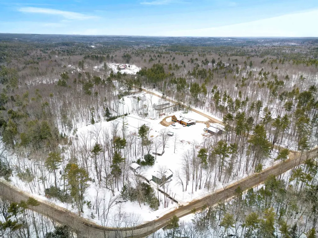 33 Mccrillis Road Nottingham NH 03290