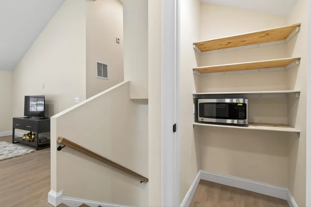 33 Mccrillis Road Nottingham NH 03290