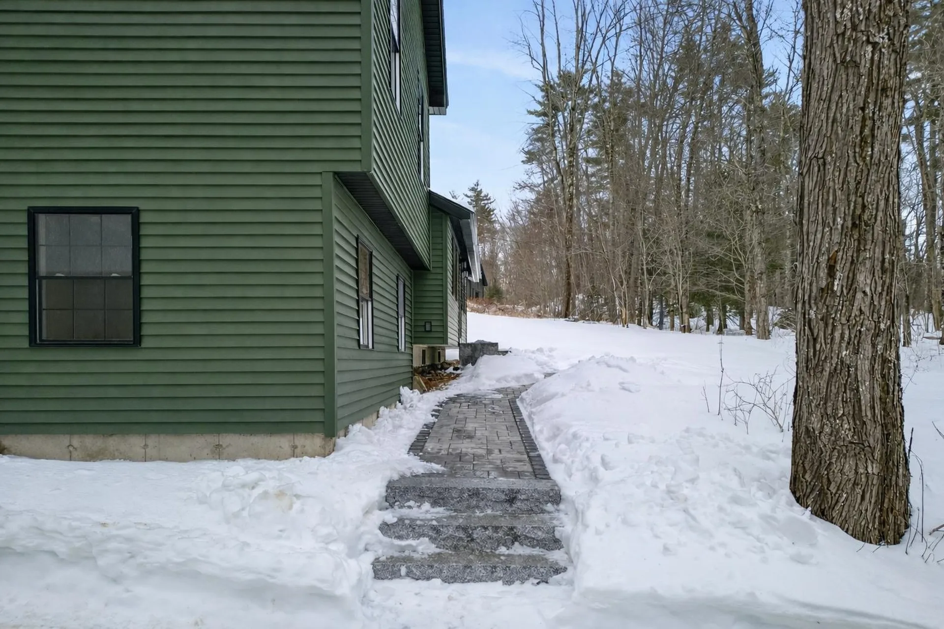 33 Mccrillis Road Nottingham NH 03290