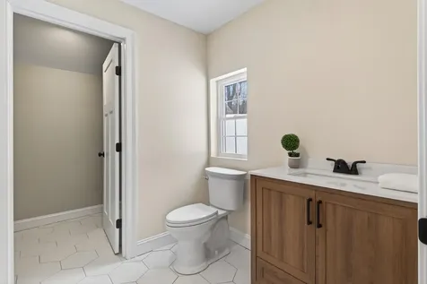 33 Mccrillis Road Nottingham NH 03290