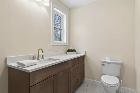 33 Mccrillis Road Nottingham NH 03290