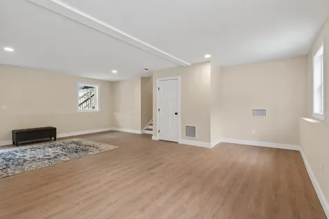 33 Mccrillis Road Nottingham NH 03290