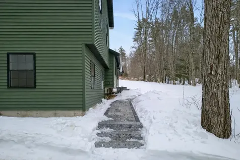 33 Mccrillis Road Nottingham NH 03290