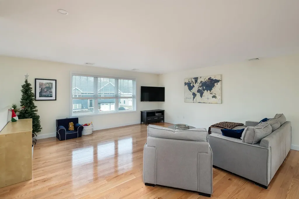 9 Jay Way Rochester NH 03868