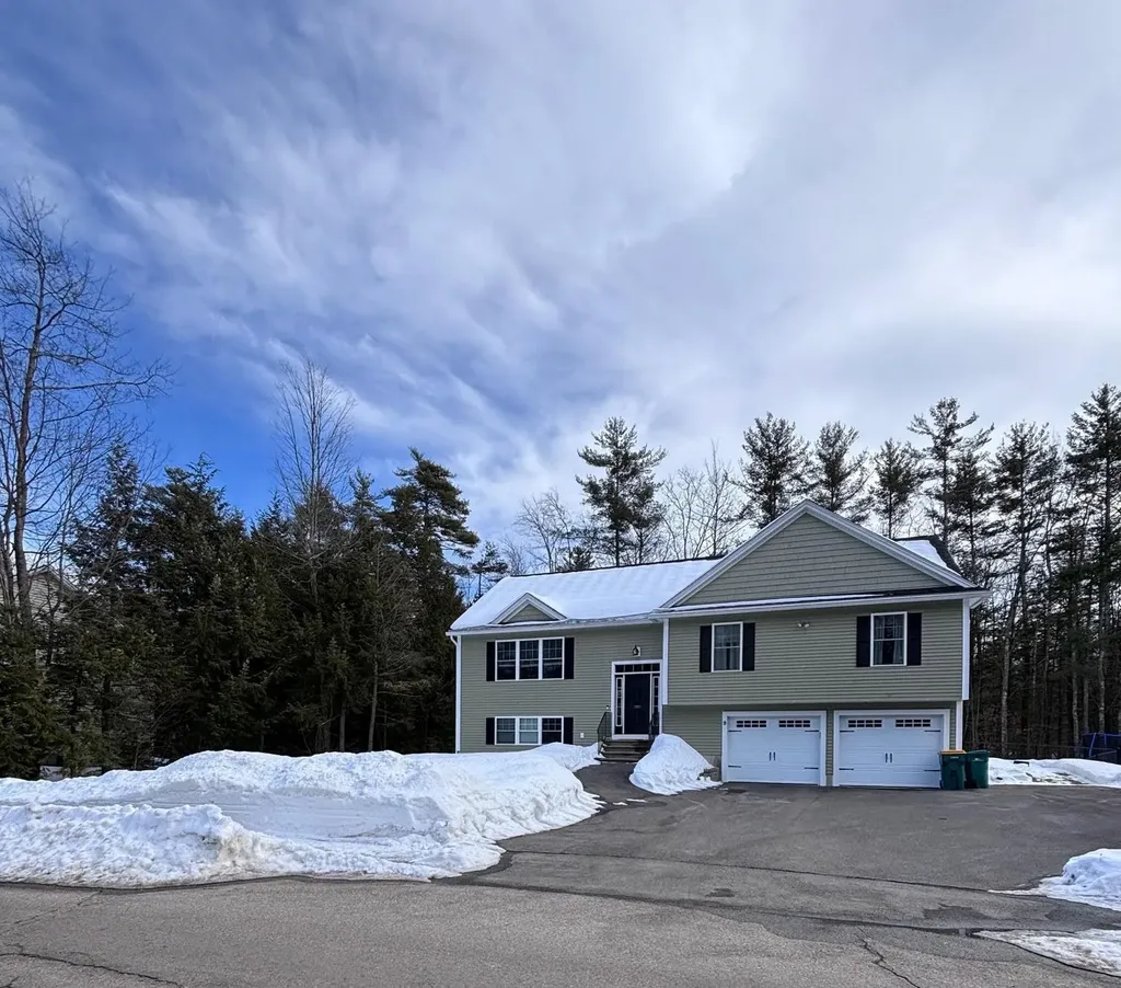 9 Jay Way Rochester NH 03868