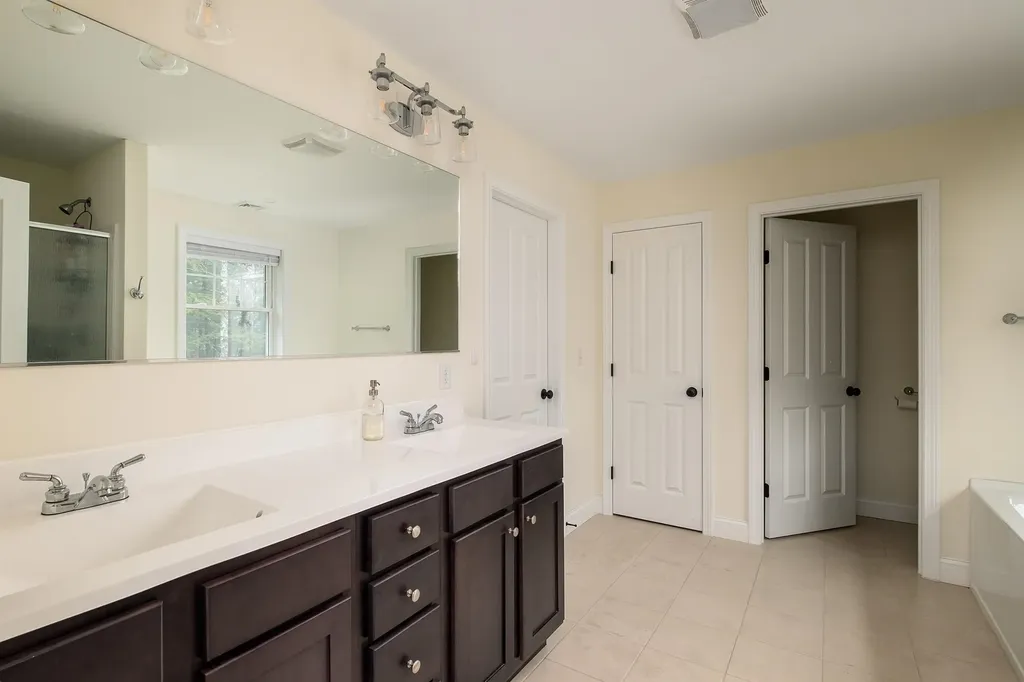 9 Jay Way Rochester NH 03868