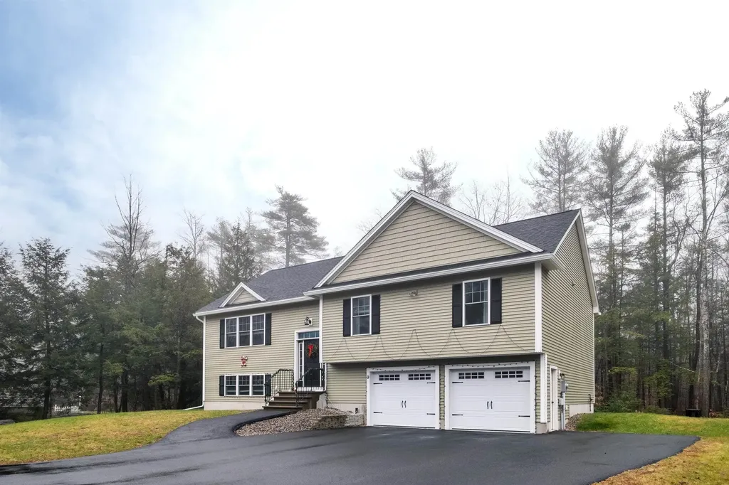 9 Jay Way Rochester NH 03868