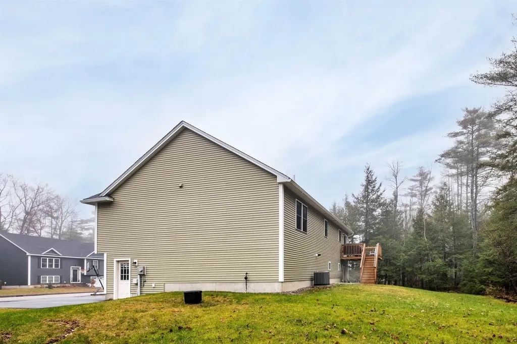 9 Jay Way Rochester NH 03868