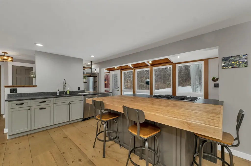 11 Birch Ledge Road Meredith NH 03253