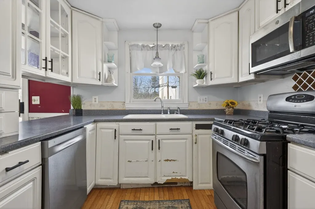 35 Albury Stone Circle Nashua NH 03063