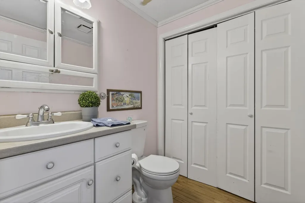 35 Albury Stone Circle Nashua NH 03063