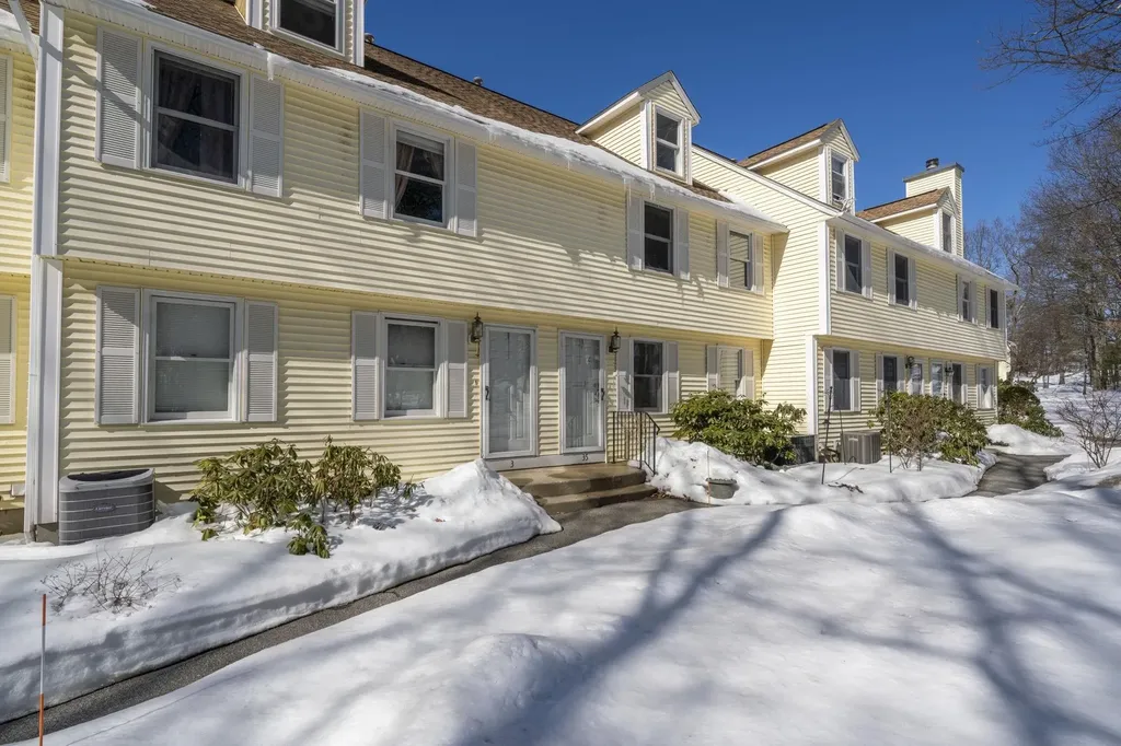 35 Albury Stone Circle Nashua NH 03063