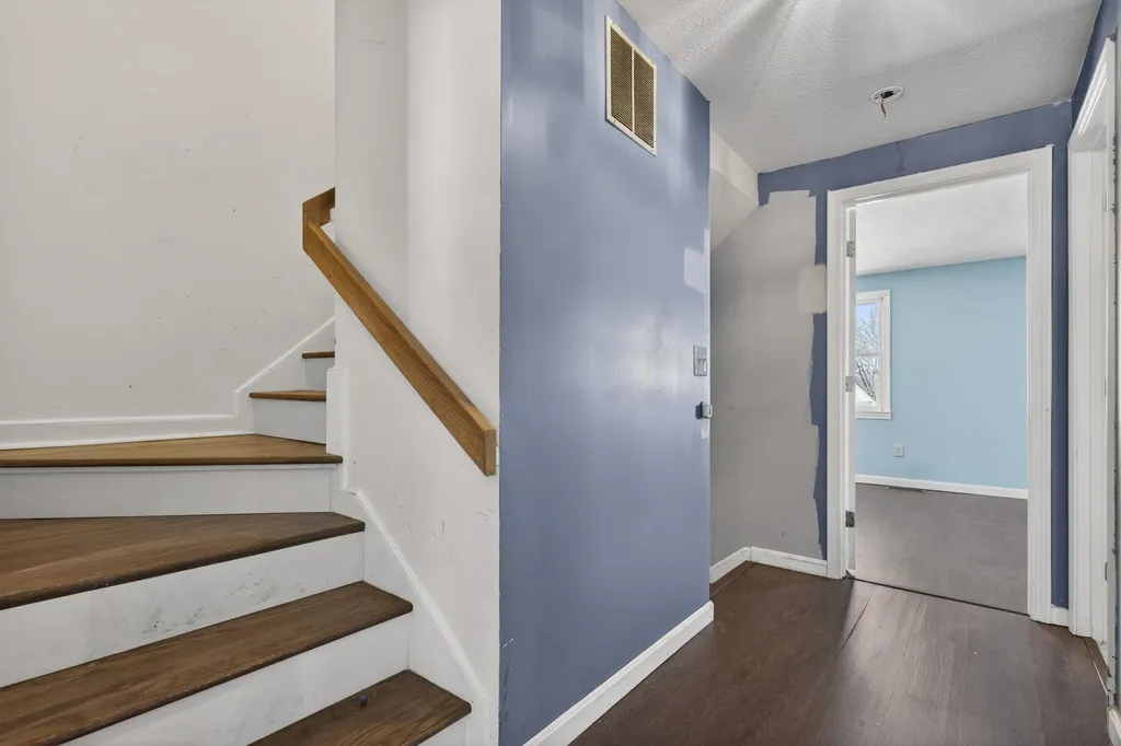 35 Albury Stone Circle Nashua NH 03063