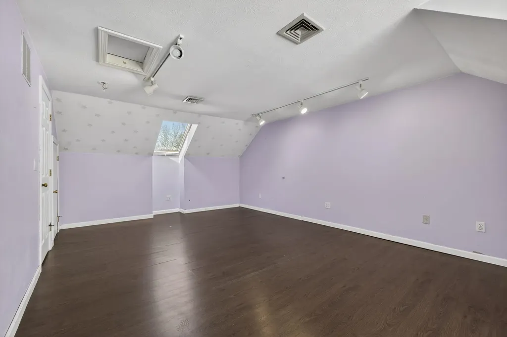 35 Albury Stone Circle Nashua NH 03063