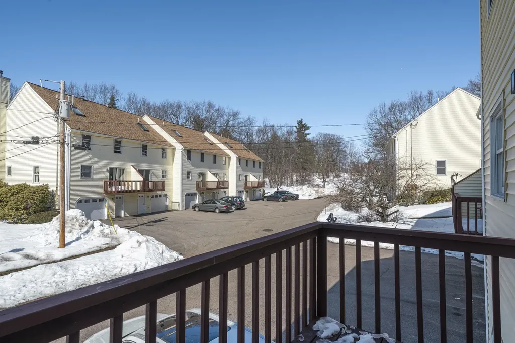 35 Albury Stone Circle Nashua NH 03063