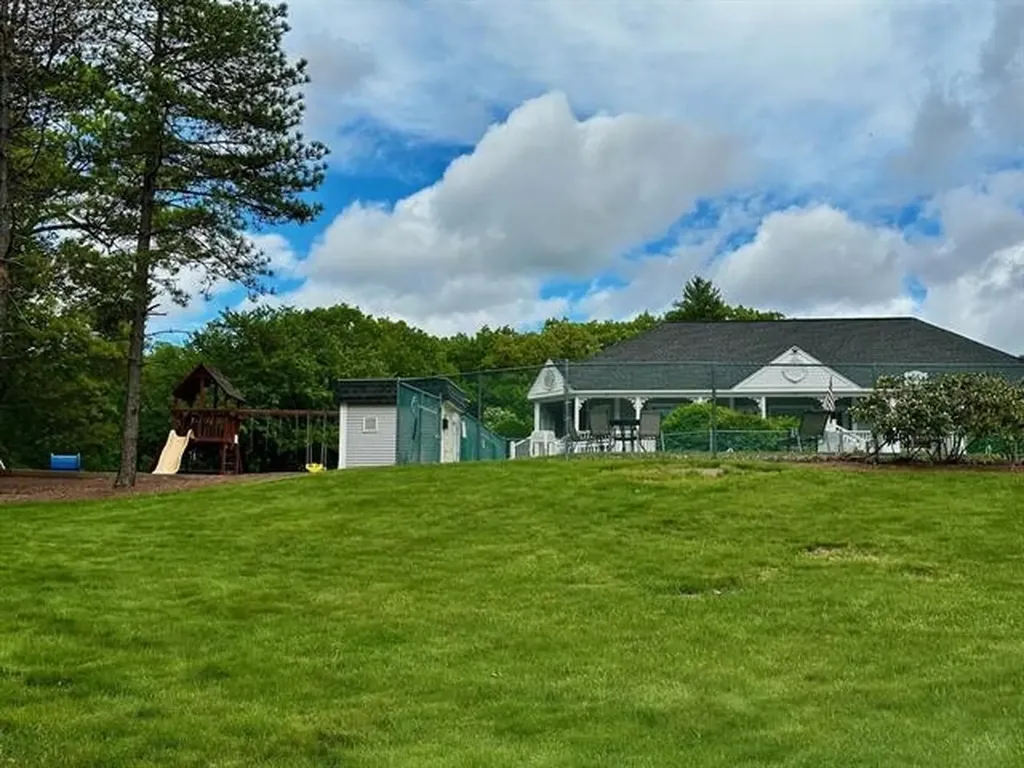 35 Albury Stone Circle Nashua NH 03063