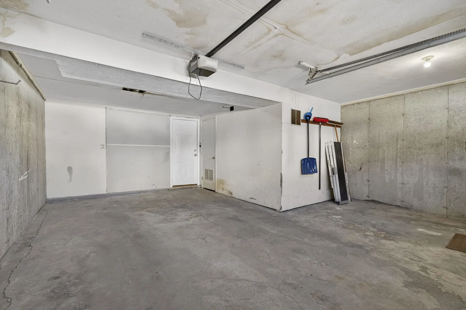 35 Albury Stone Circle Nashua NH 03063