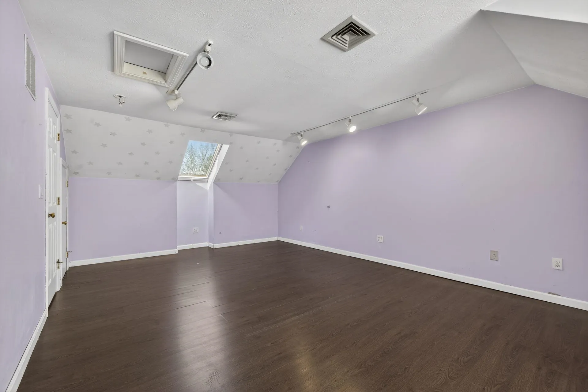 35 Albury Stone Circle Nashua NH 03063