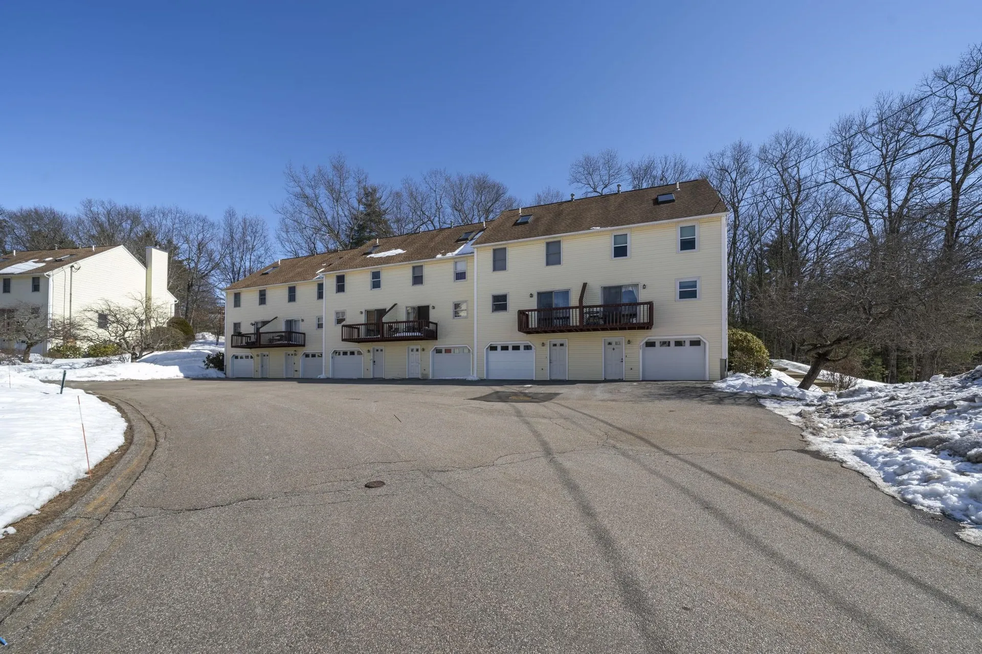 35 Albury Stone Circle Nashua NH 03063