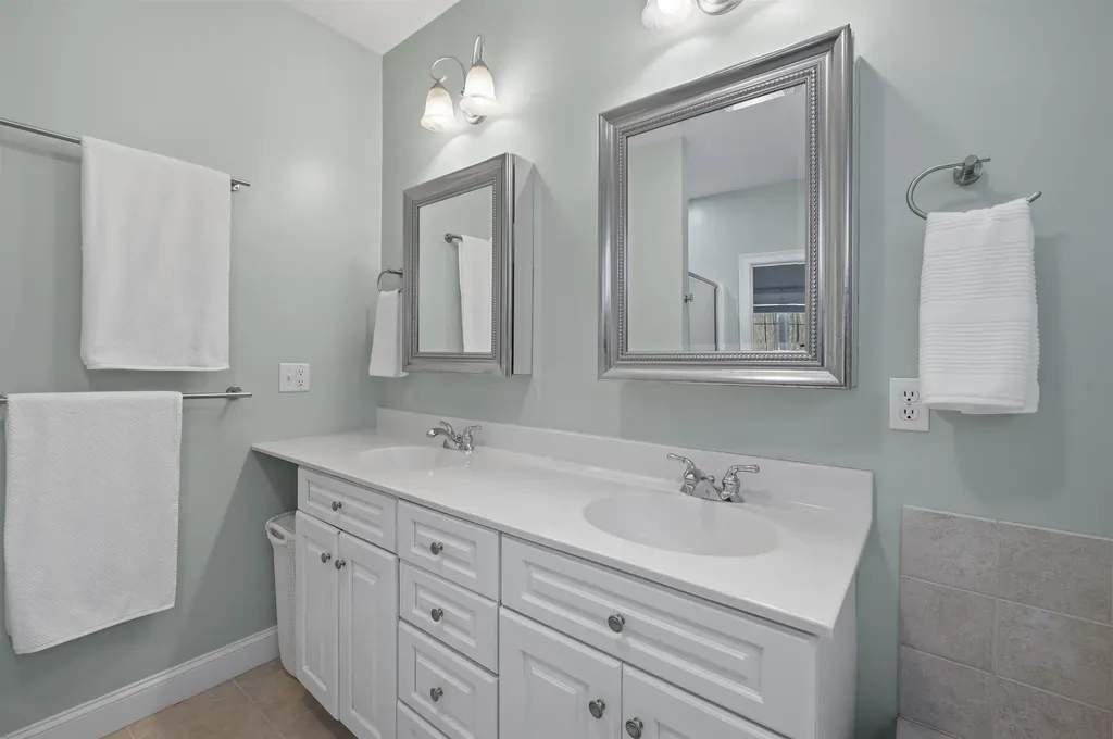 32 Tansy Avenue Stratham NH 03885