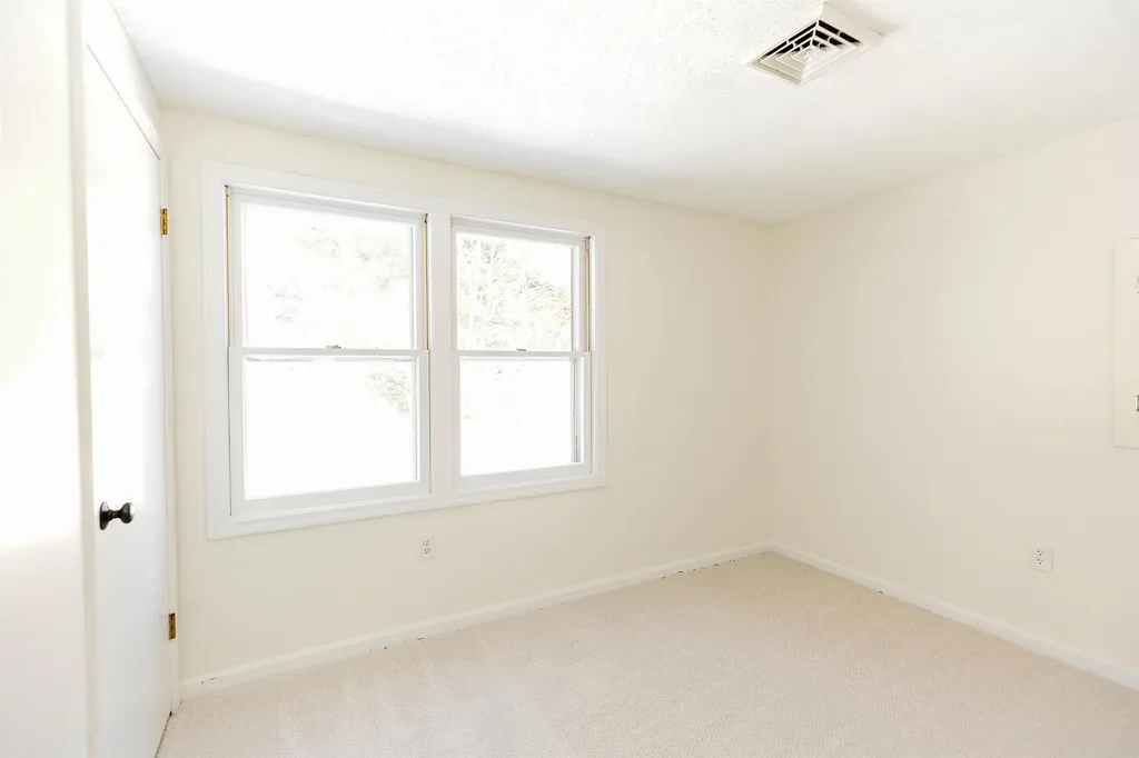 4 Burlington Road Nashua NH 03062-3504