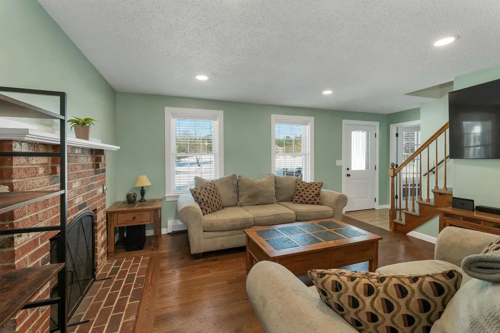 51 Pilgrim Drive Litchfield NH 03052