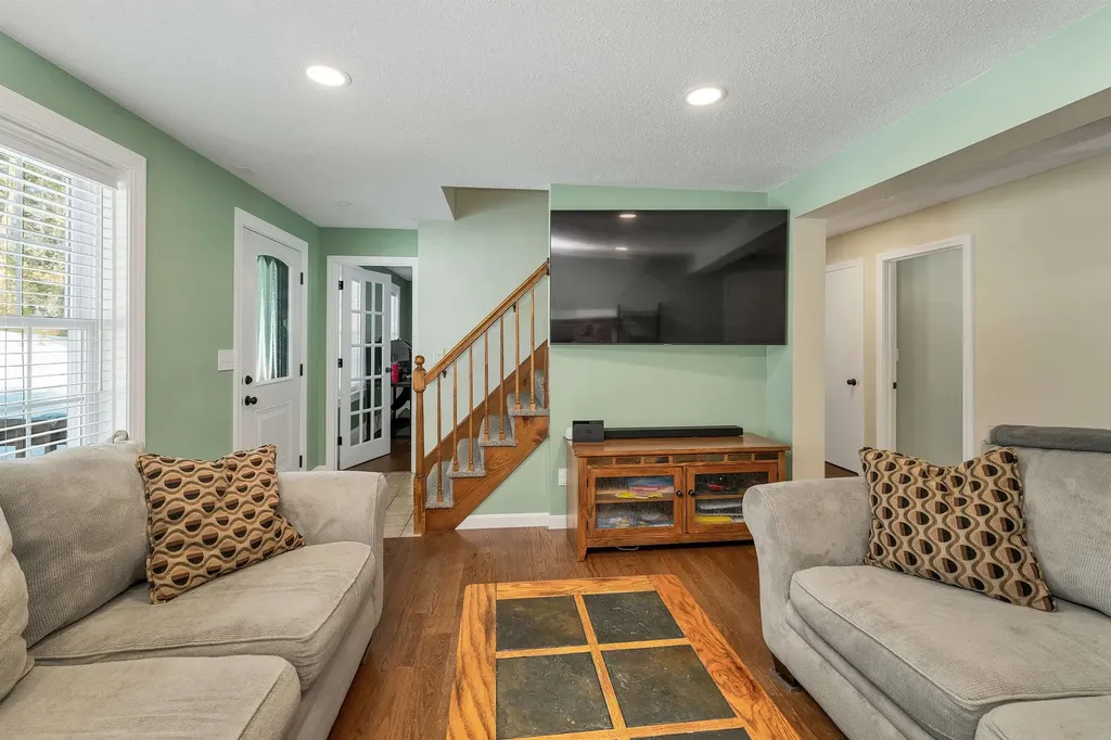 51 Pilgrim Drive Litchfield NH 03052