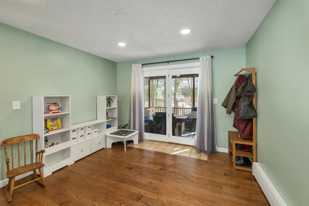 51 Pilgrim Drive Litchfield NH 03052