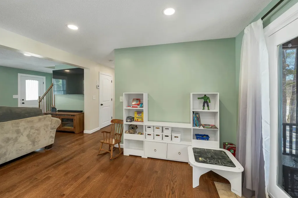 51 Pilgrim Drive Litchfield NH 03052