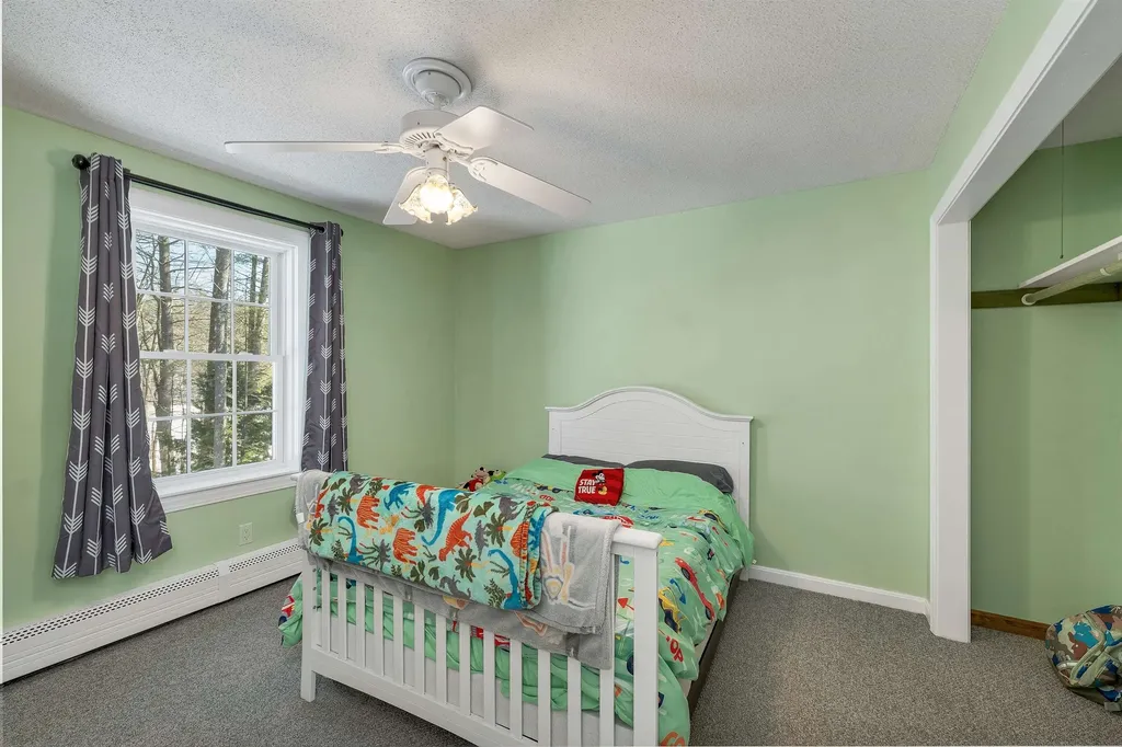 51 Pilgrim Drive Litchfield NH 03052