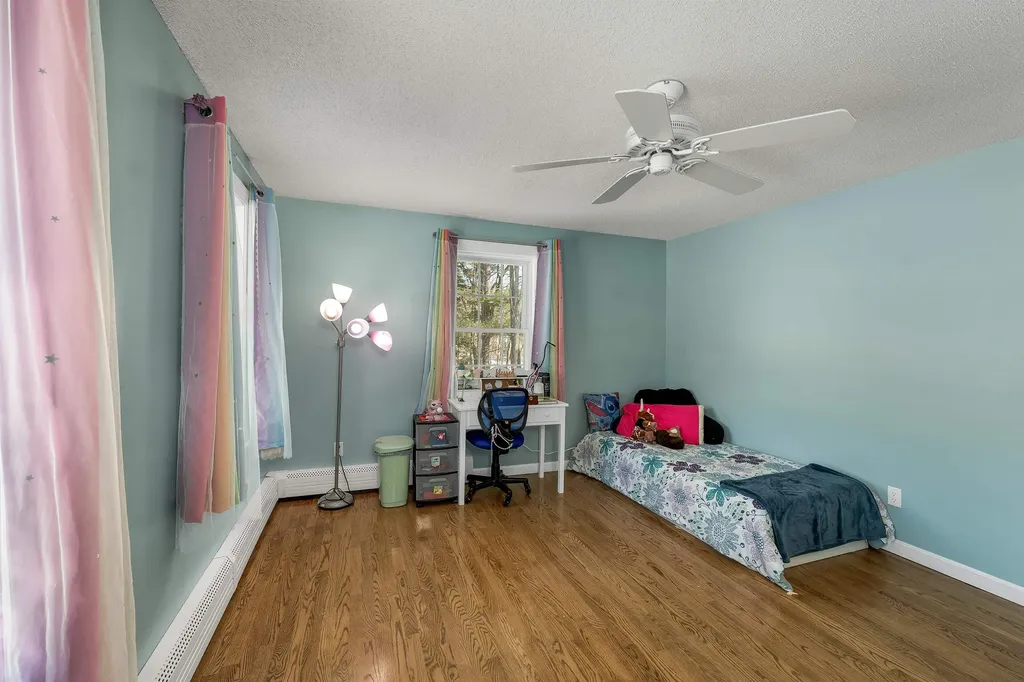 51 Pilgrim Drive Litchfield NH 03052