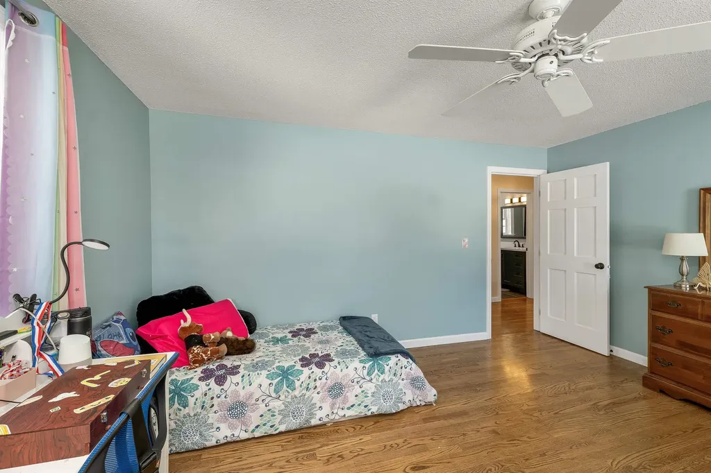 51 Pilgrim Drive Litchfield NH 03052