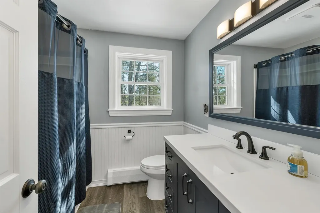 51 Pilgrim Drive Litchfield NH 03052