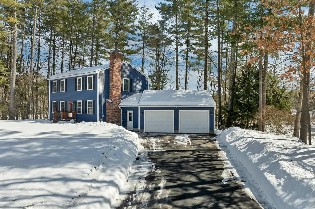 51 Pilgrim Drive Litchfield NH 03052