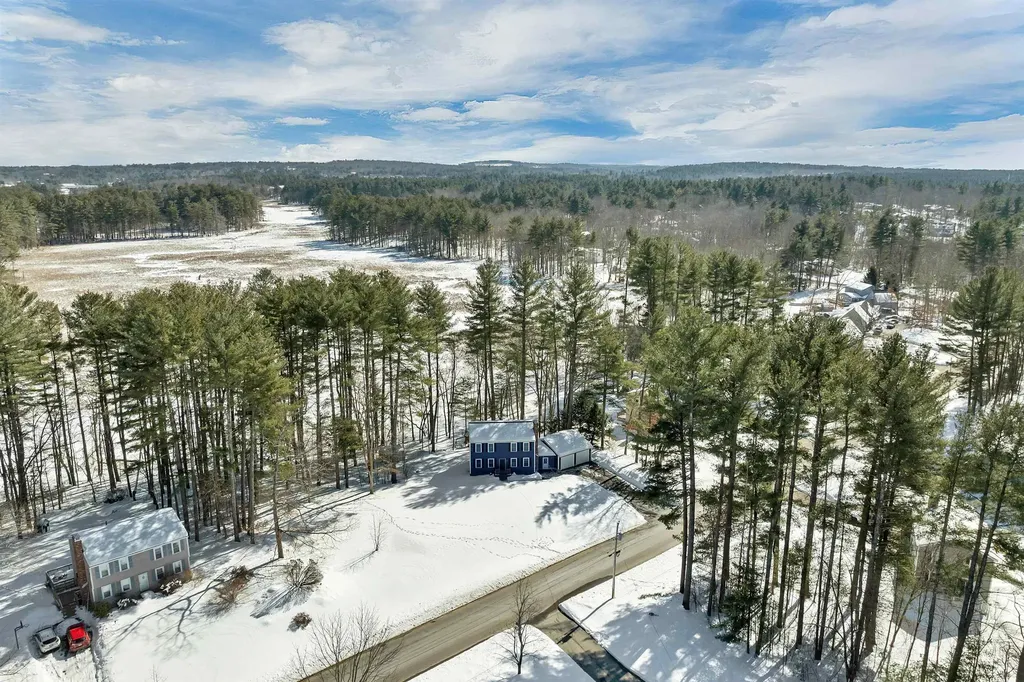 51 Pilgrim Drive Litchfield NH 03052