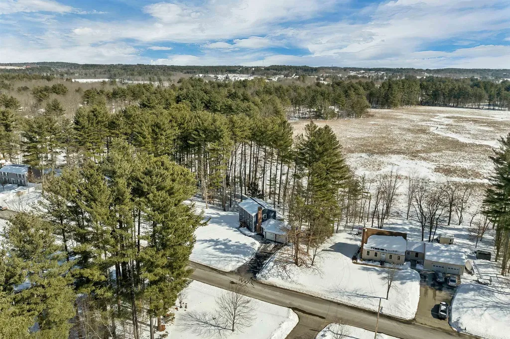 51 Pilgrim Drive Litchfield NH 03052