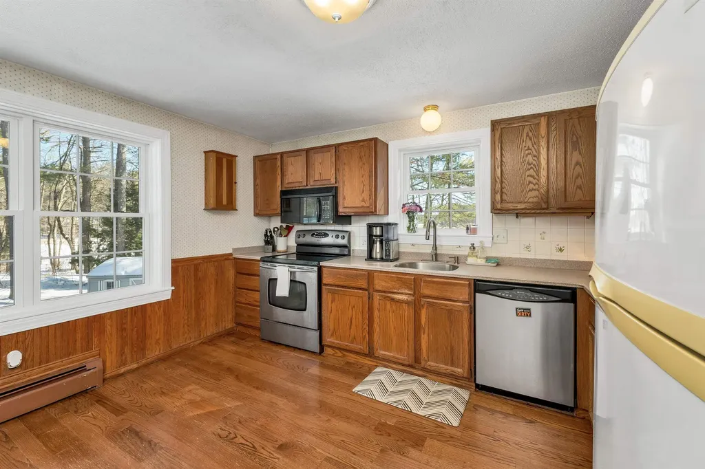 51 Pilgrim Drive Litchfield NH 03052