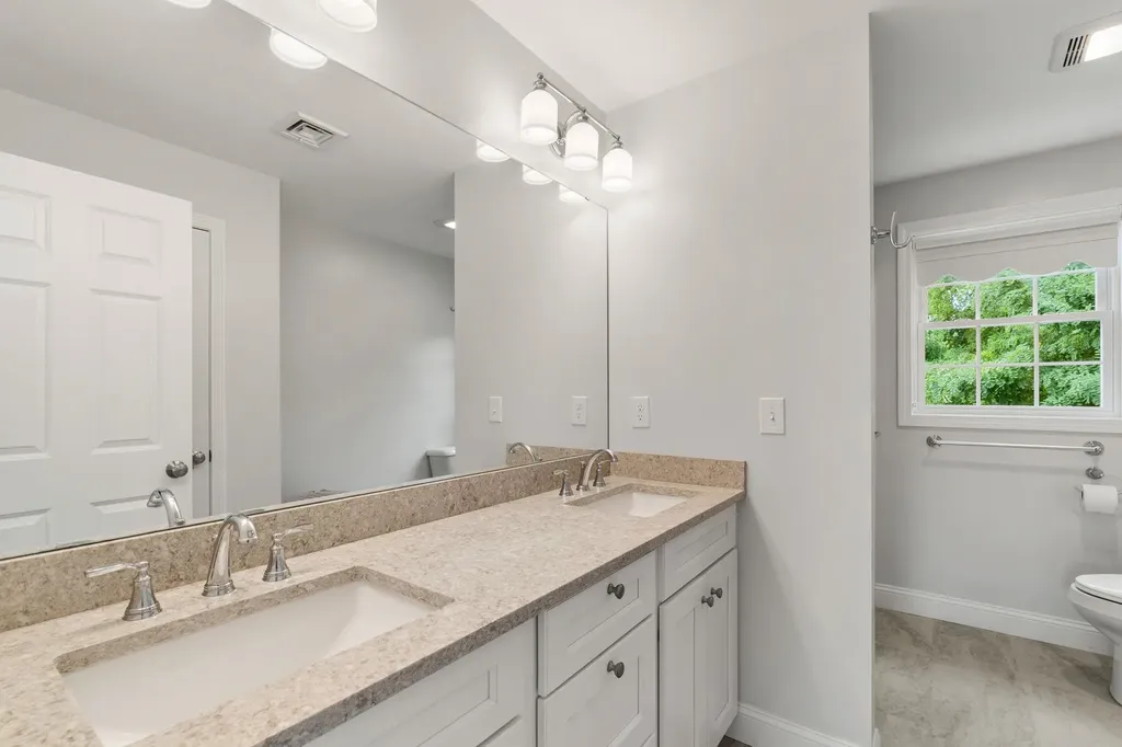 43 Hampton Road Exeter NH 03833