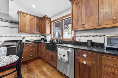 11 Roundtree Road Winhall VT 05340