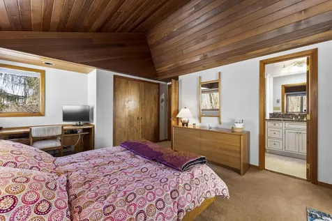 11 Roundtree Road Winhall VT 05340